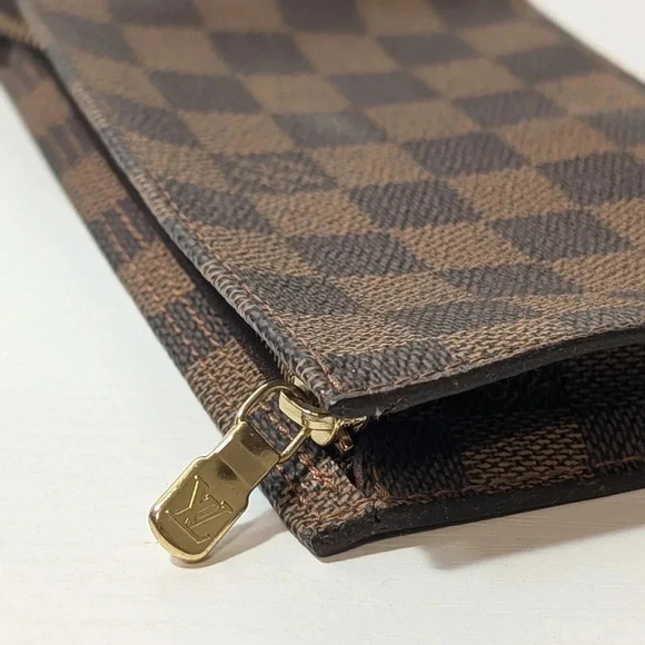 LOUIS VUITTON Damier Ebene Marais Pouch - Picture 2 of 11
